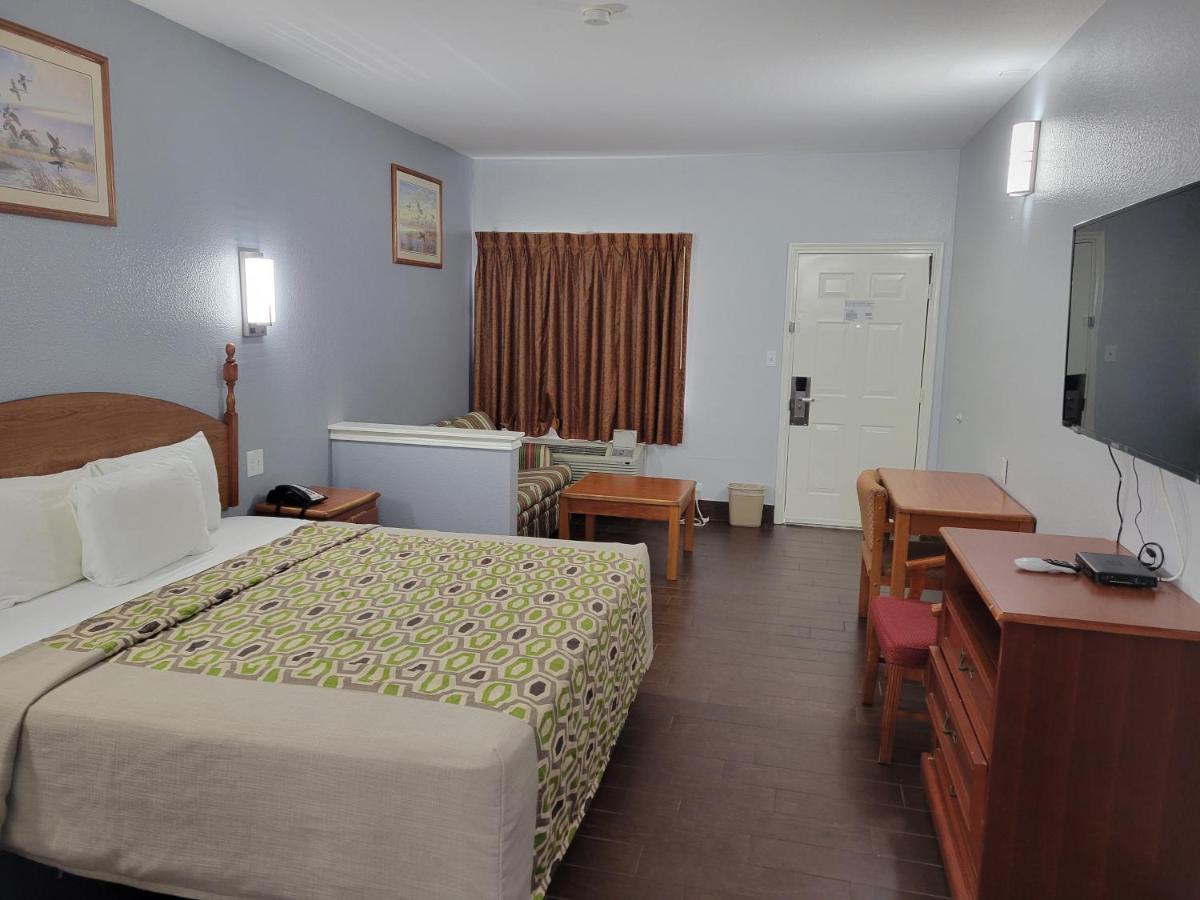 Scottish Inn & Suites Hankamer Dış mekan fotoğraf