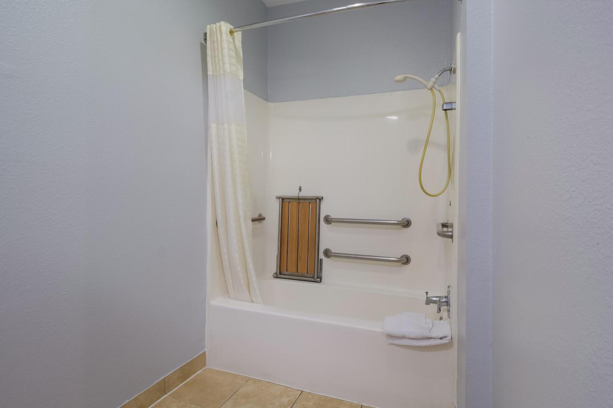 Scottish Inn & Suites Hankamer Dış mekan fotoğraf