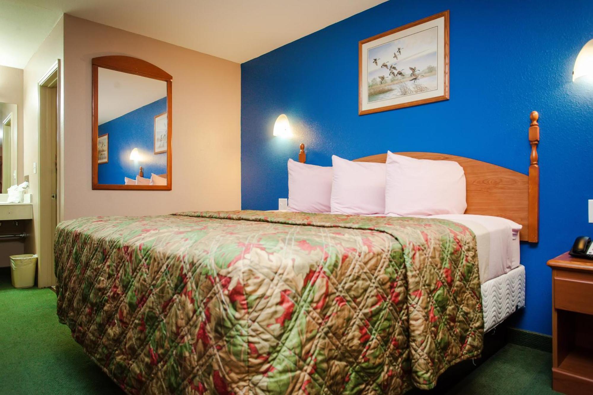 Scottish Inn & Suites Hankamer Oda fotoğraf