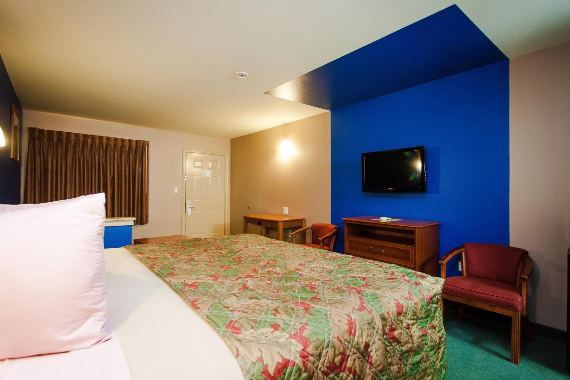 Scottish Inn & Suites Hankamer Oda fotoğraf